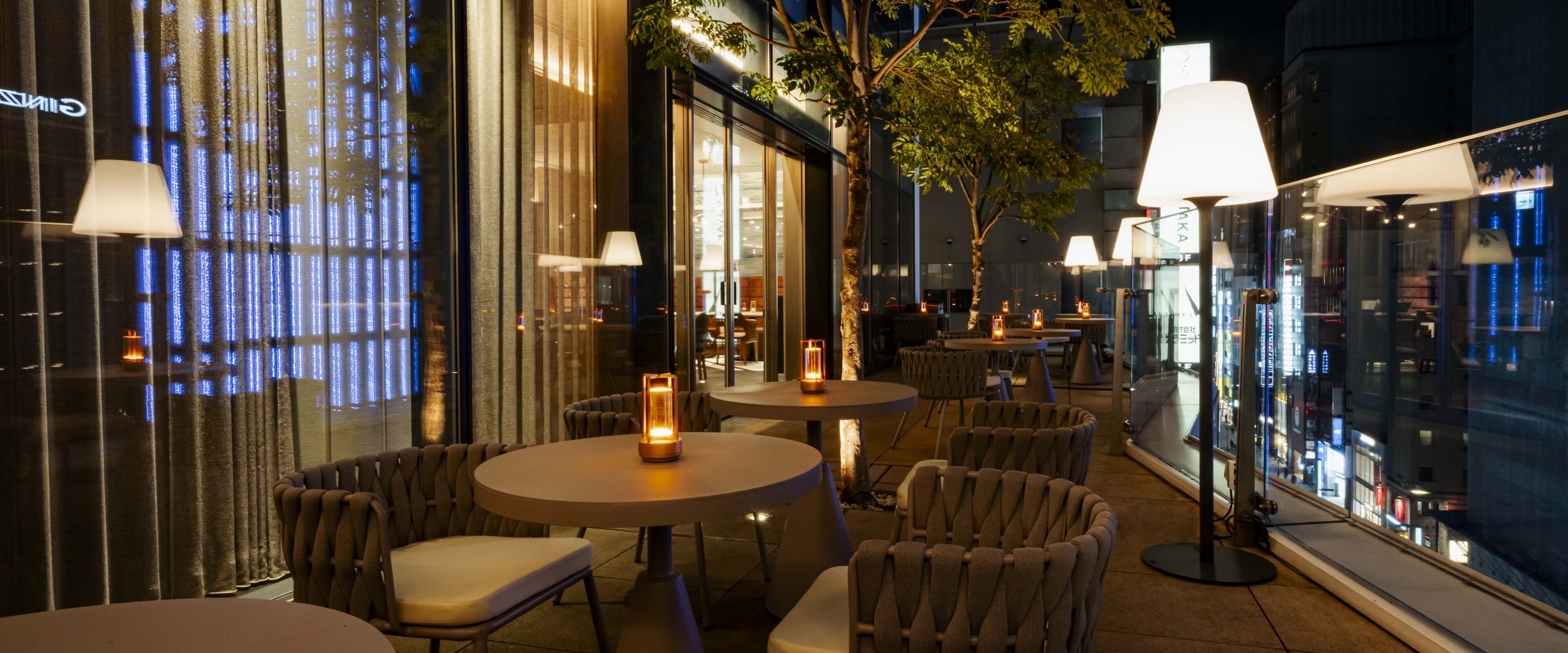 店内カウンター席の様子